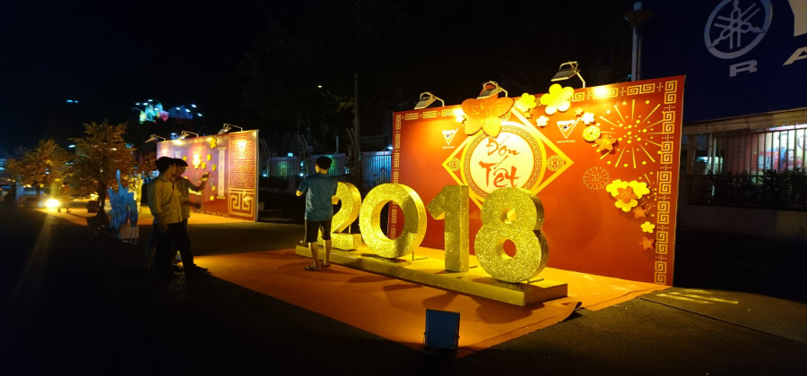 Sản xuất kệ quảng cáo, gian hàng hội chợ cần lưu ý điều gì?