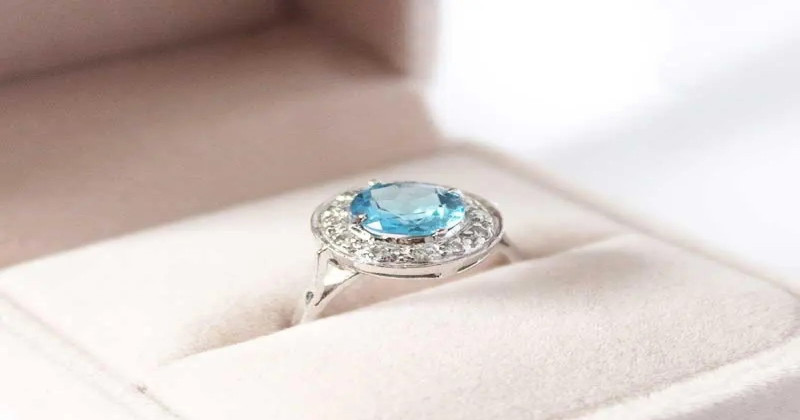 Nữ Mệnh Thủy Đeo Nhẫn Ngón Nào Kích Hoạt May Mắn Cá Nhân?
